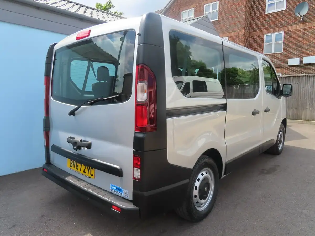 2017-vauxhall-vivaro-16cdti-2900-l1h1-95pseu6-ss-9-seats-combi-big-21