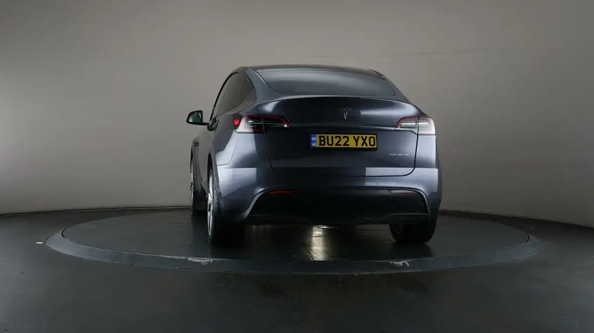 2022-tesla-model-y-e-long-range-big-38
