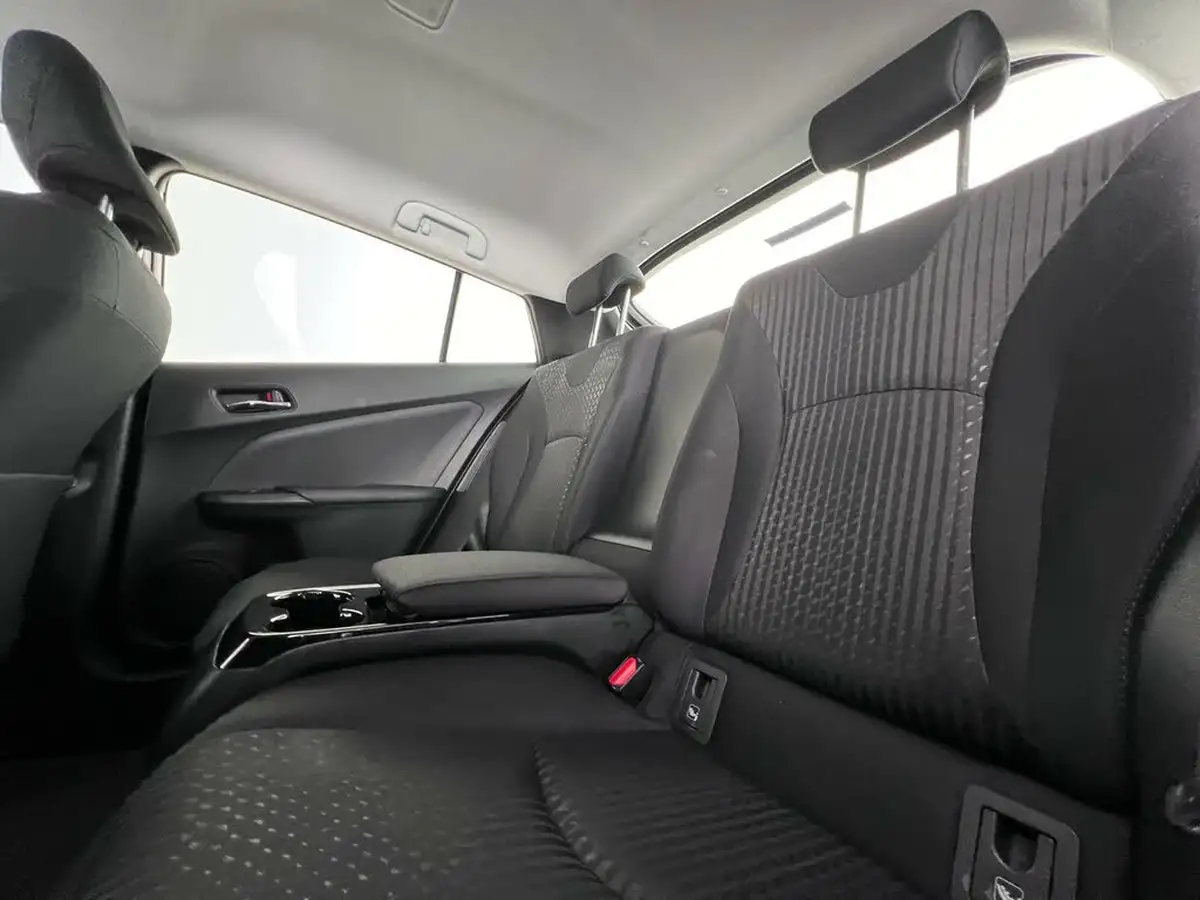 2019-toyota-prius-18-vvt-i-business-edition-plus-ss-cvt-big-19