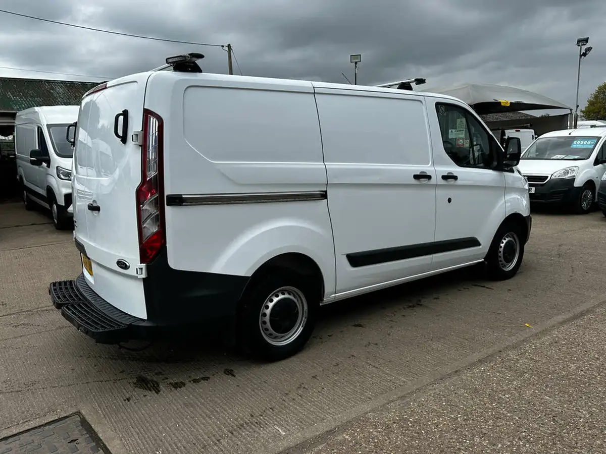 2016-ford-transit-custom-20tdci-310-l1h1-105pseu6-panel-van-big-10