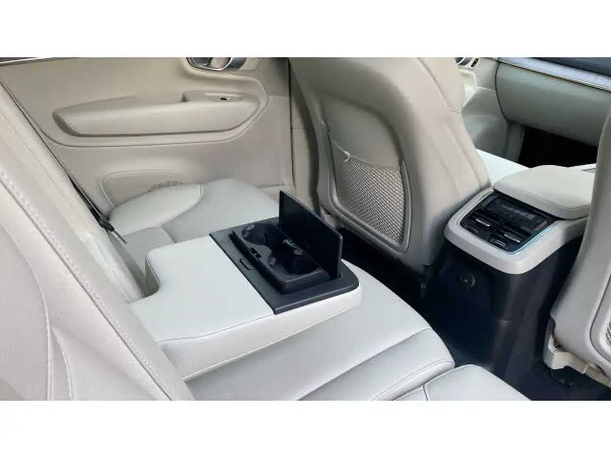 2024-volvo-xc90-20-t8-plus-big-25