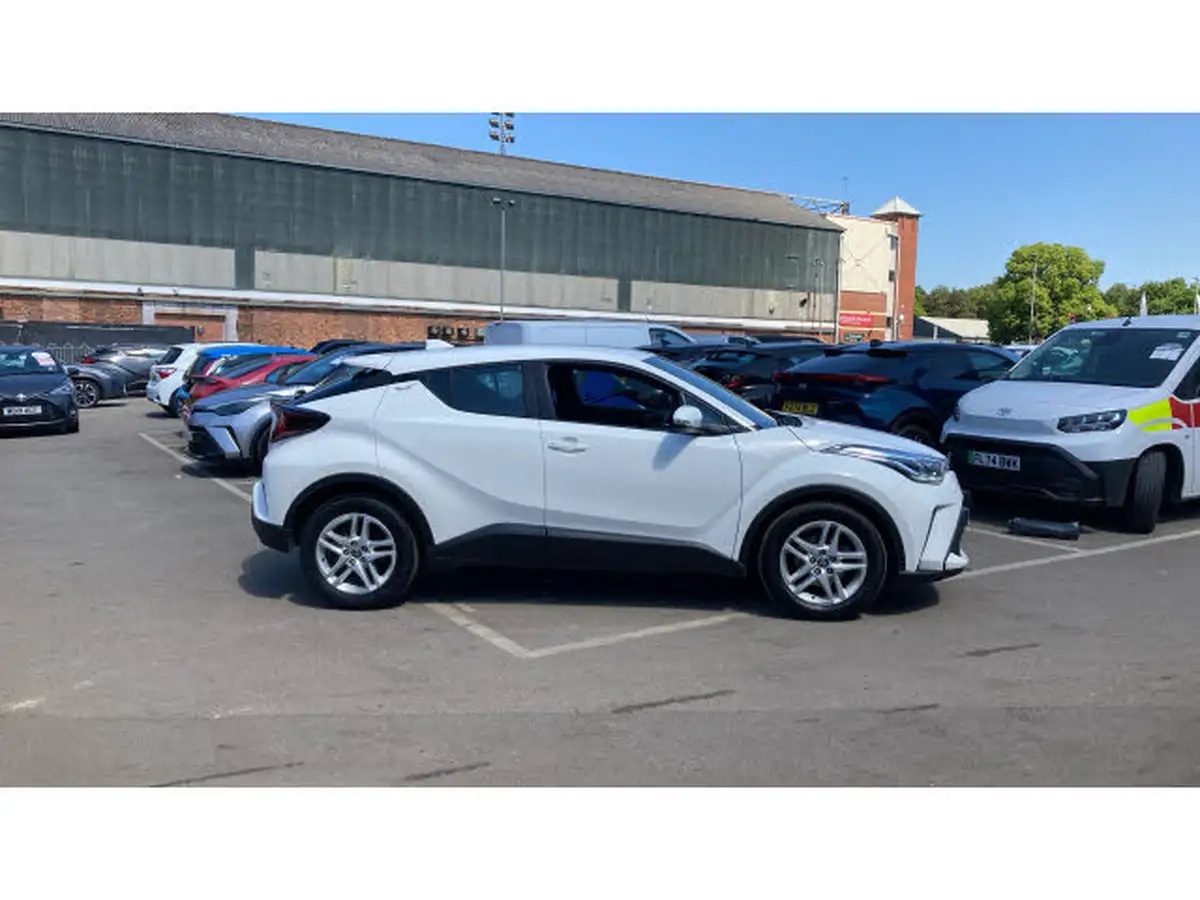 2022-toyota-c-hr-18-vvt-i-icon-big-15