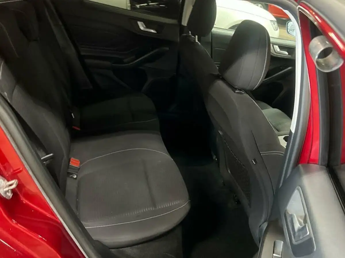 2018-ford-focus-20-titanium-hatchback-auto-big-3