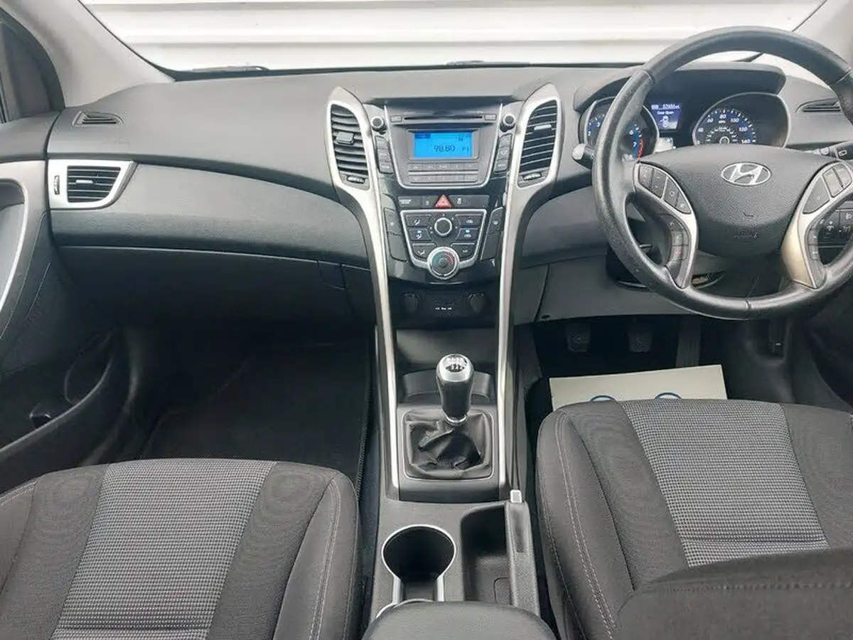 2012-hyundai-i30-14-active-5d-big-10