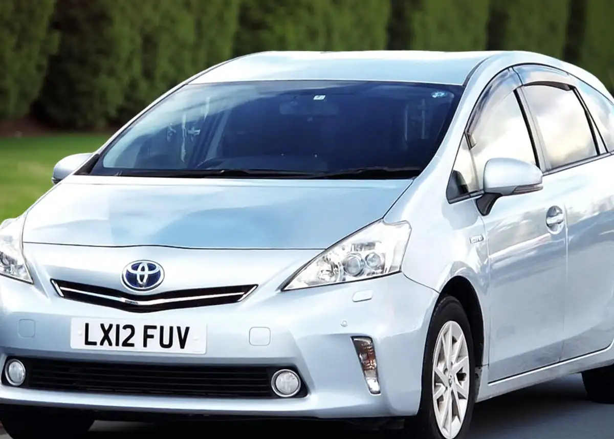 2012-toyota-prius-18-vvt-i-t4-hybrid-big-54