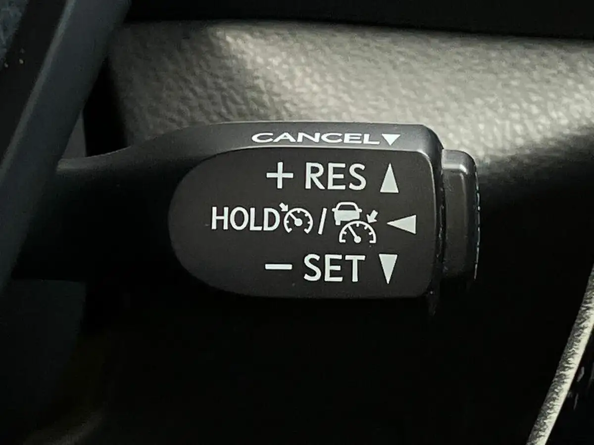 2020-toyota-c-hr-18-vvt-i-icon-parking-pack-big-40