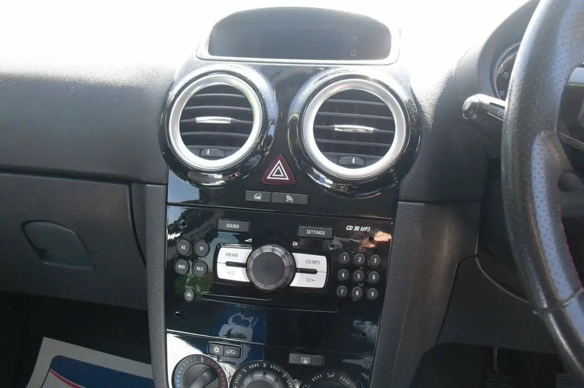 2012-vauxhall-corsa-14-sxi-5d-big-8
