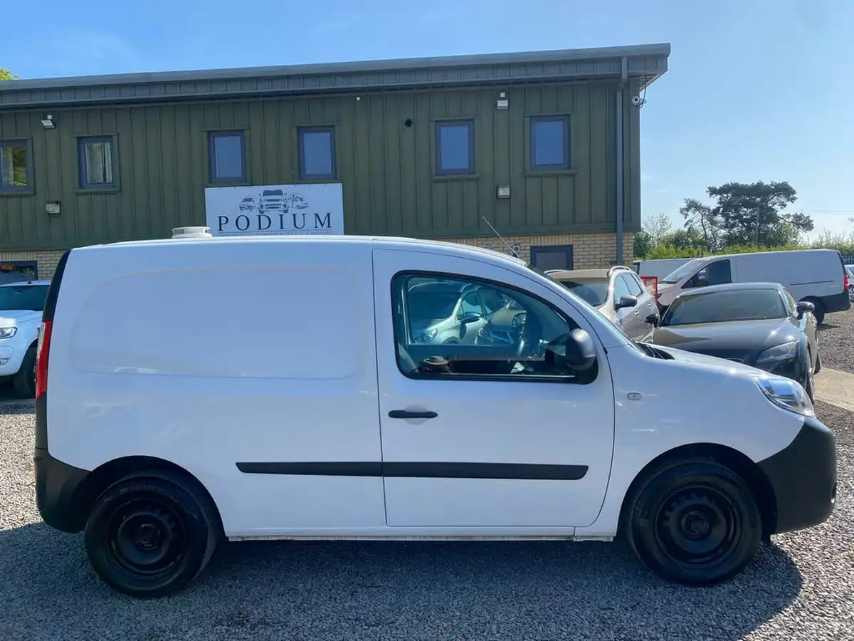 2015-renault-kangoo-15td-ml19-dci-75-business-panel-big-21