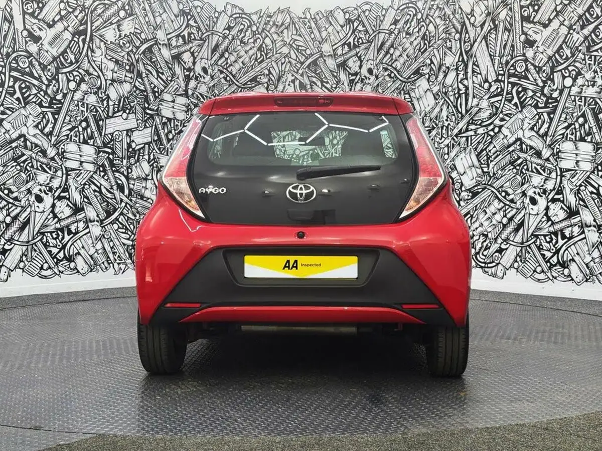 2018-toyota-aygo-10-vvt-i-x-play-71bhp-5d-big-8