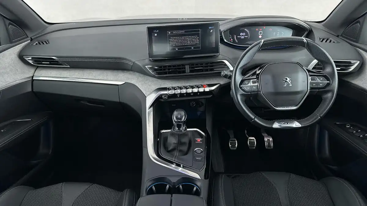 2022-peugeot-3008-suv-12-puretech-gt-big-14