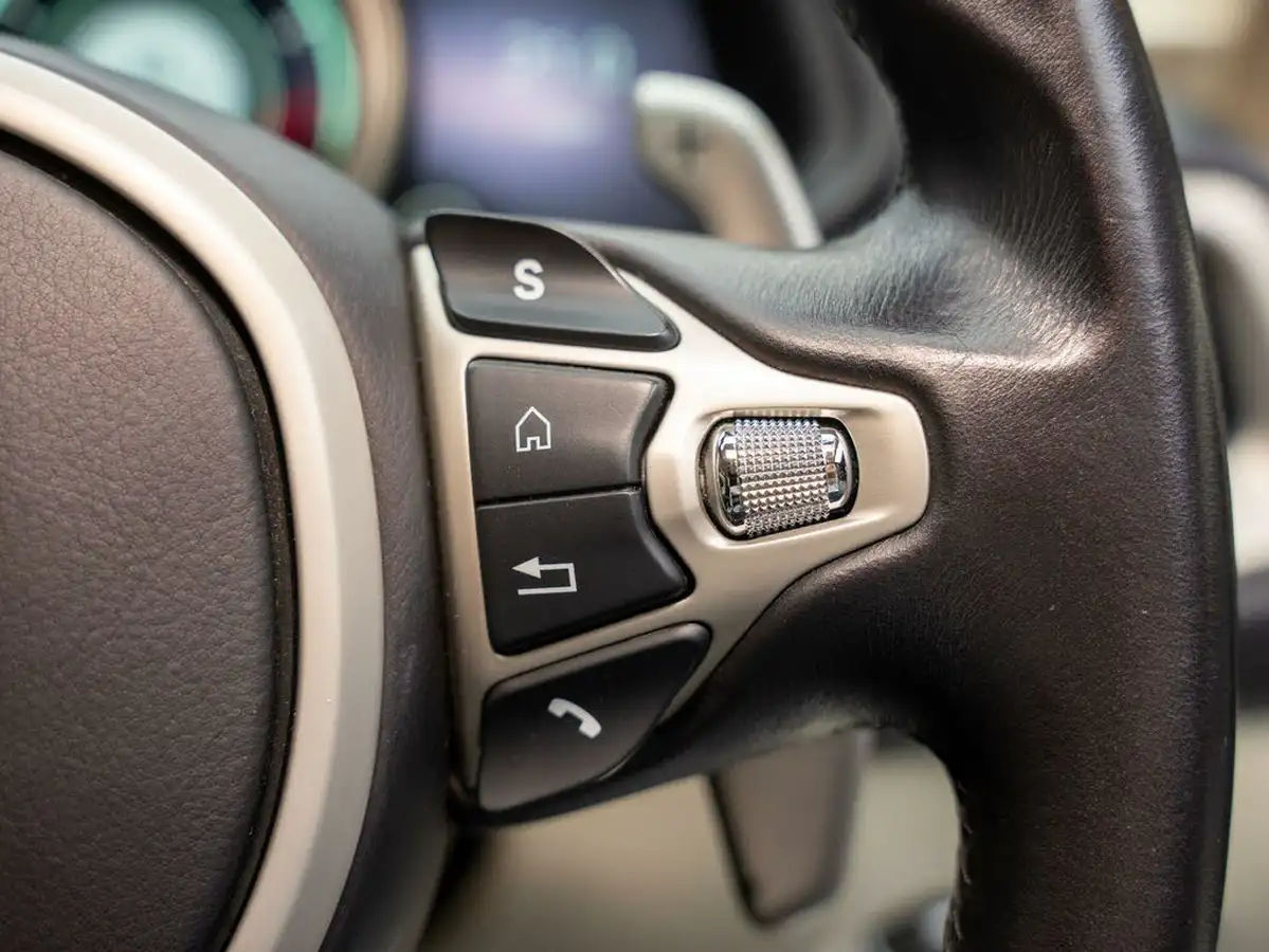 2016-aston-martin-db11-52-v12-launch-edition-big-27