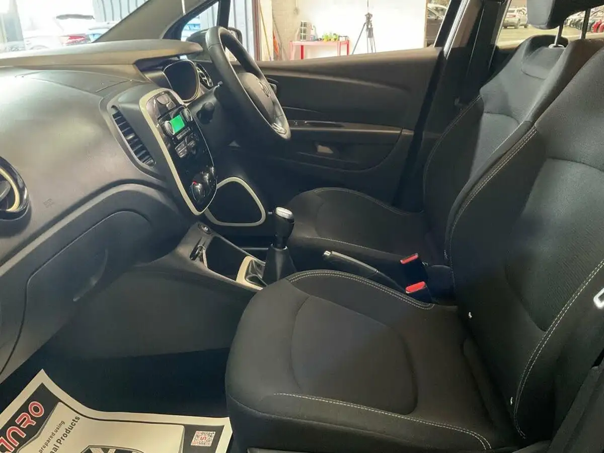 2019-renault-captur-09-tce-play-big-30