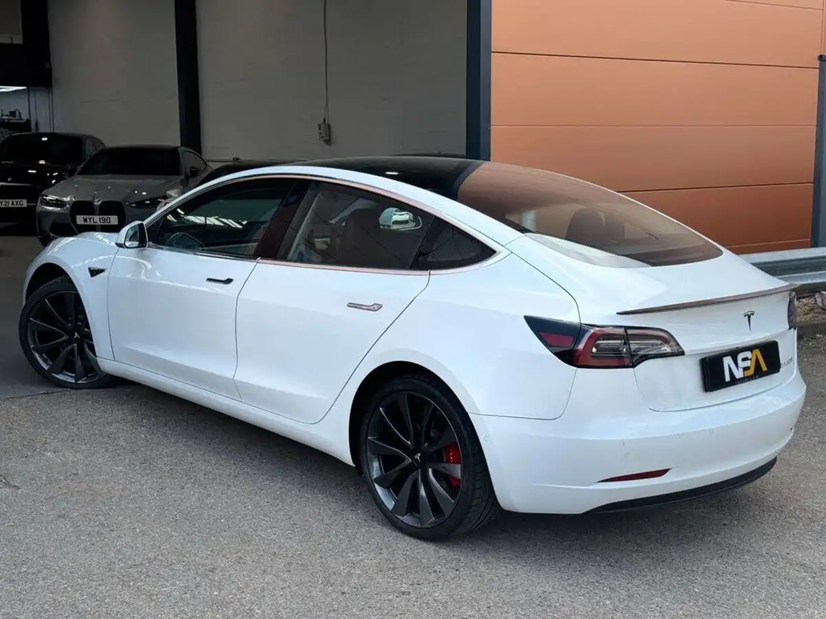 2020-tesla-model-3-e-performance-big-16