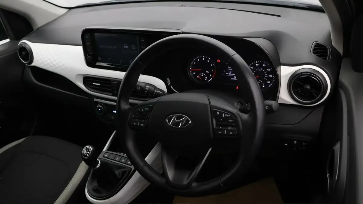 2023-hyundai-i10-10-premium-big-8