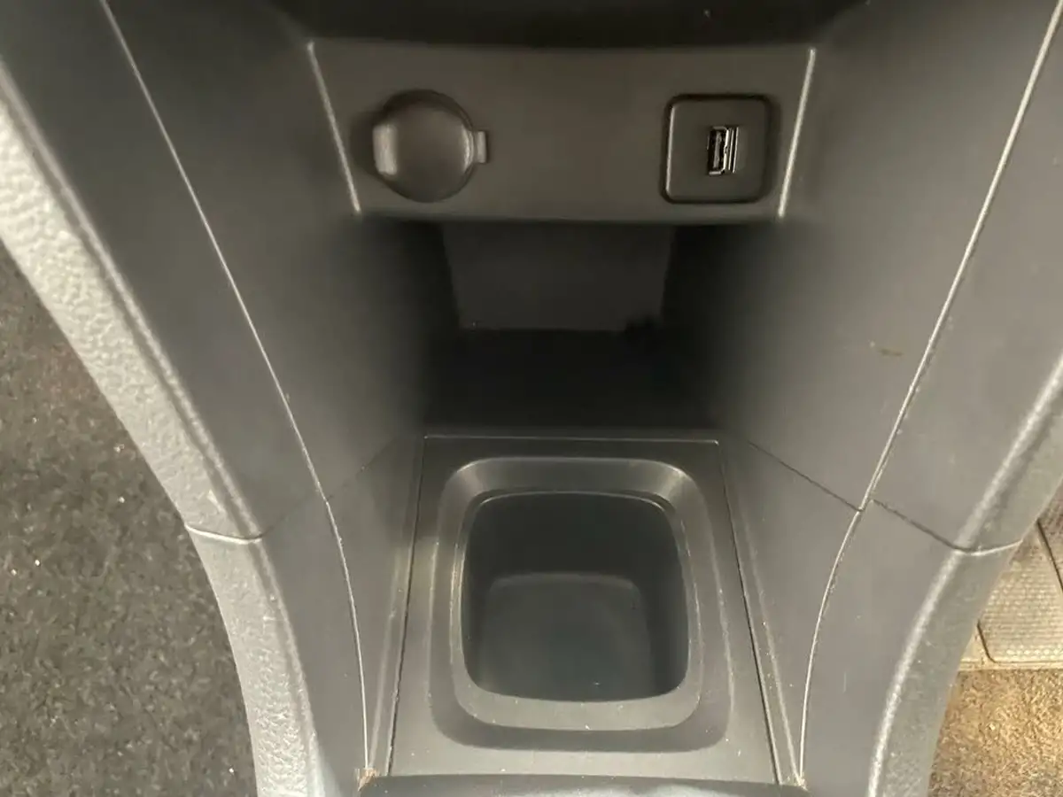 2012-suzuki-swift-12-attitude-3d-big-37