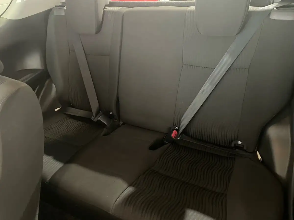 2012-suzuki-swift-12-attitude-3d-big-13