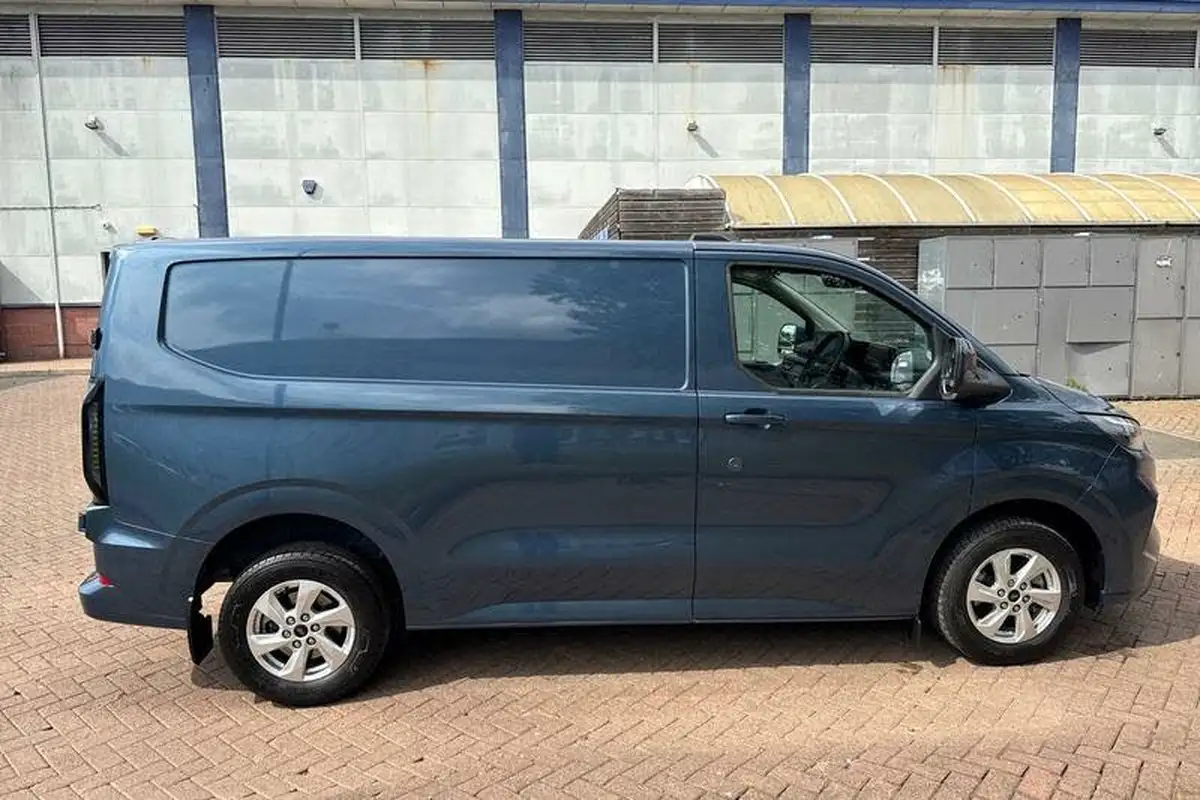 2023-ford-transit-custom-20tdci-300-l1h1-limited-136pseu6e-panel-van-1996cc-big-6
