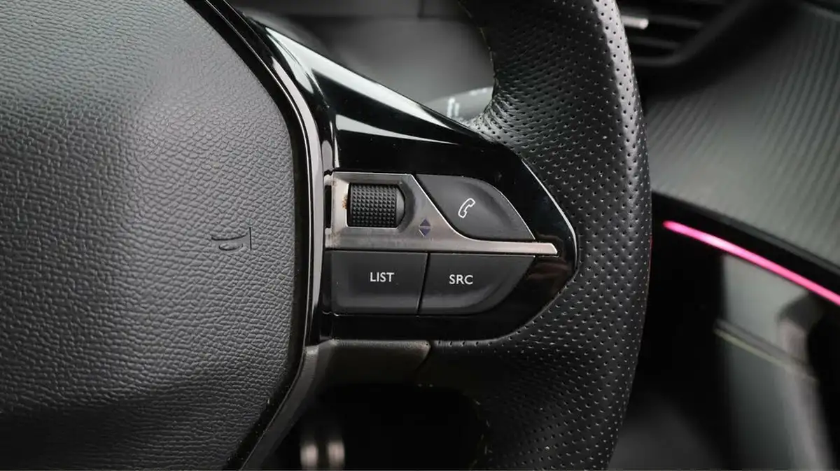 2022-peugeot-2008-suv-12-puretech-gt-big-23