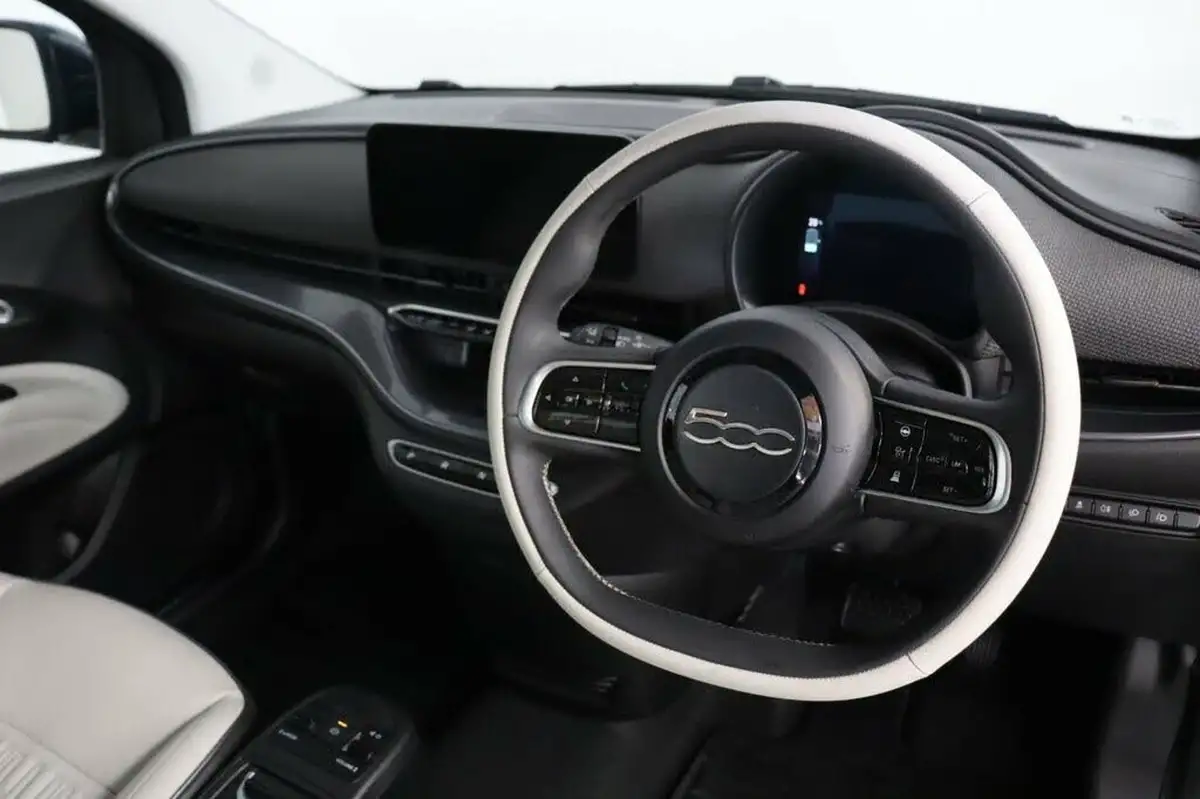 2021-fiat-500-e-la-prima-big-26