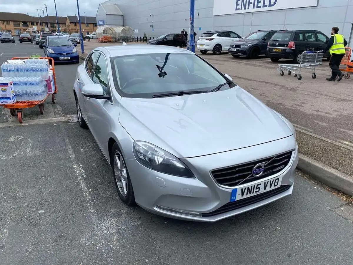 2015-volvo-v40-20td-d2-se-nav-big-0
