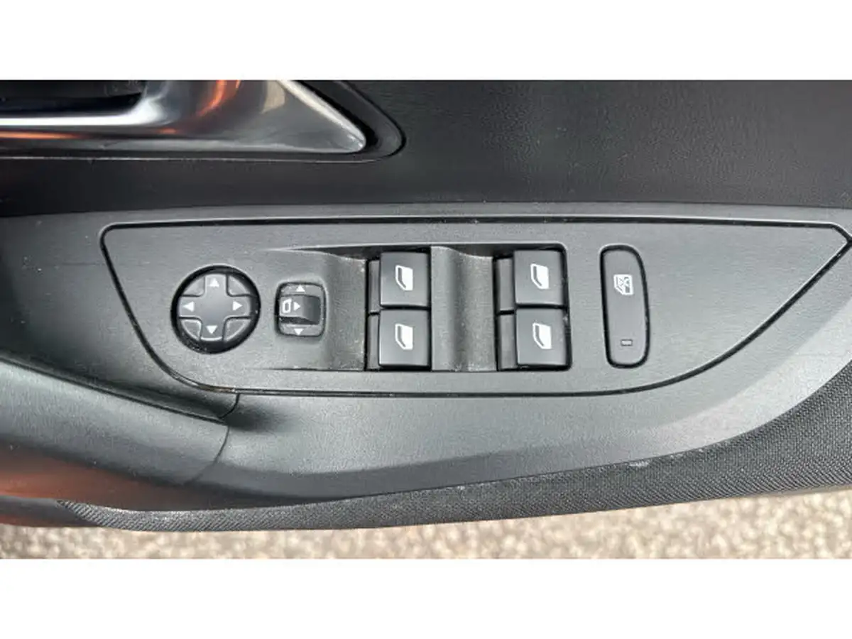 2023-peugeot-2008-suv-e-active-premium-big-32