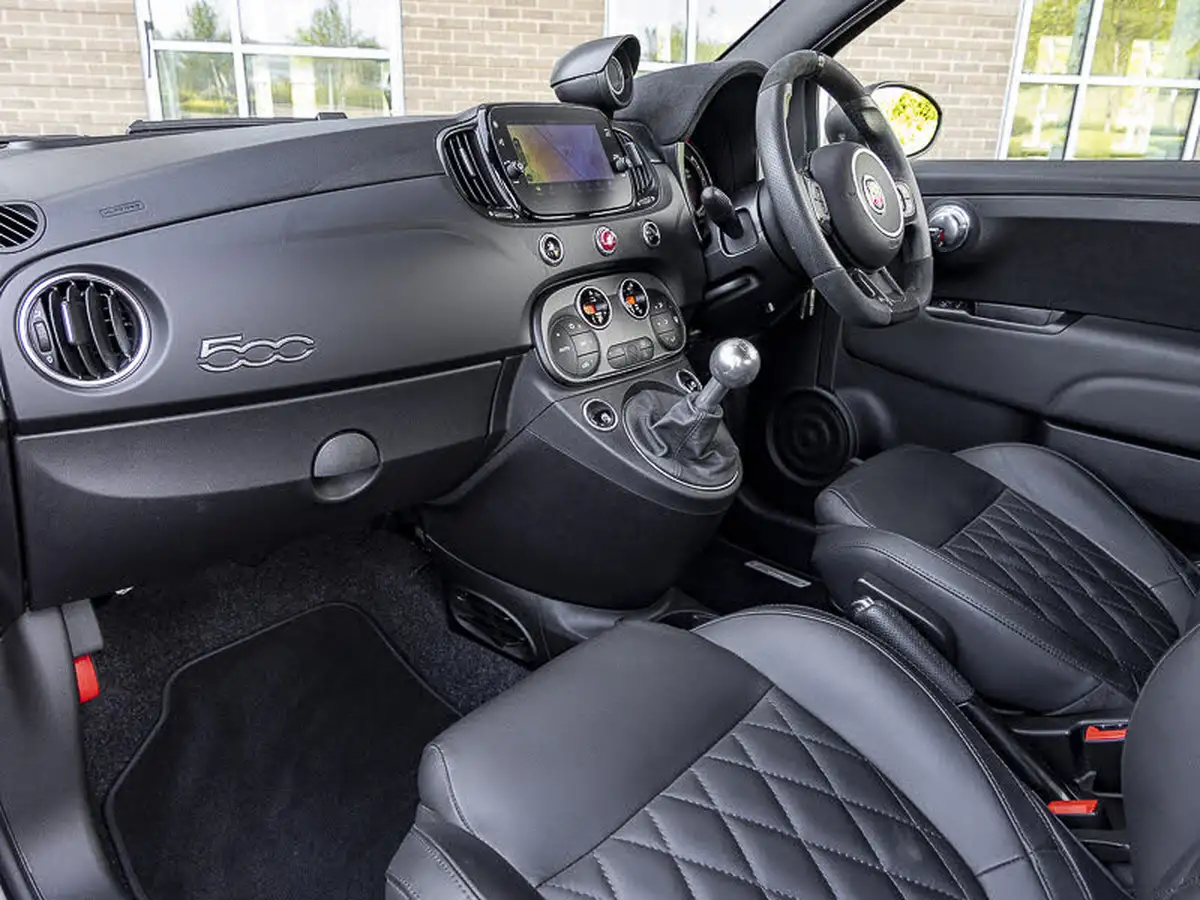 2023-abarth-695-14-tjet-turismo-big-4