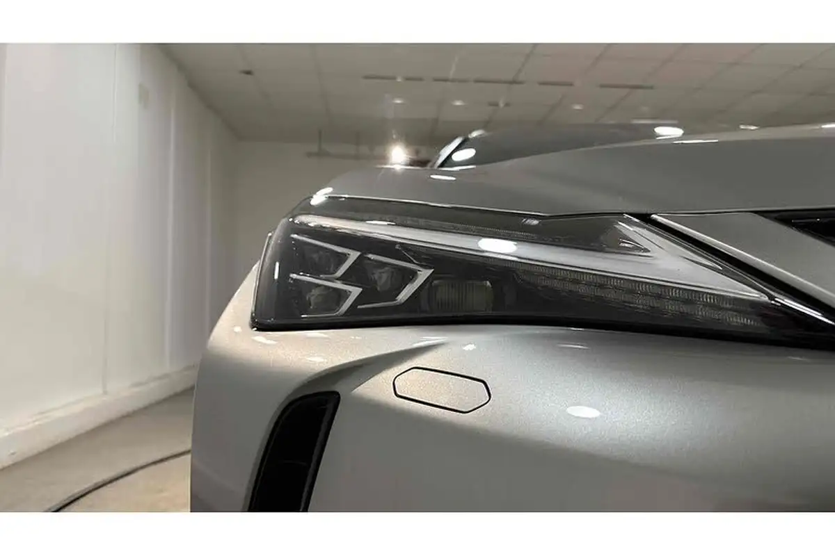 2021-lexus-ux-300e-e-ux-big-17
