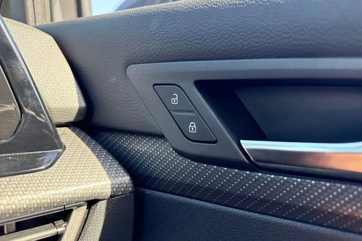 2022-volkswagen-golf-15-tsi-r-line-130ps-hatchback-big-40