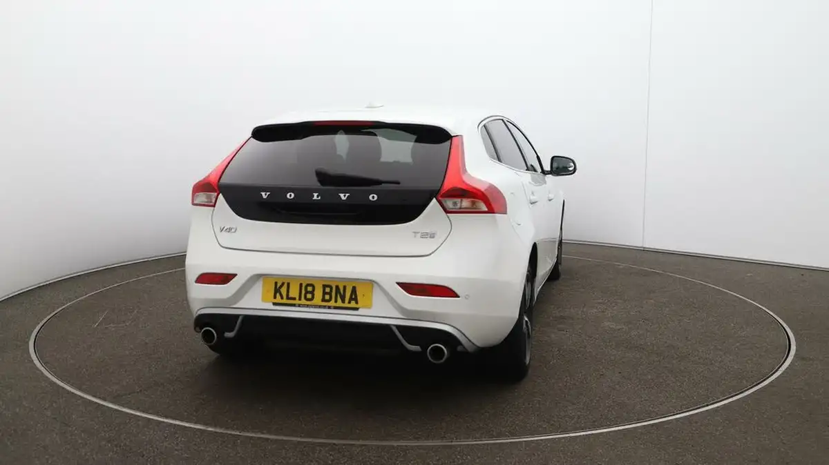 2018-volvo-v40-15-t2-r-design-nav-plus-big-56