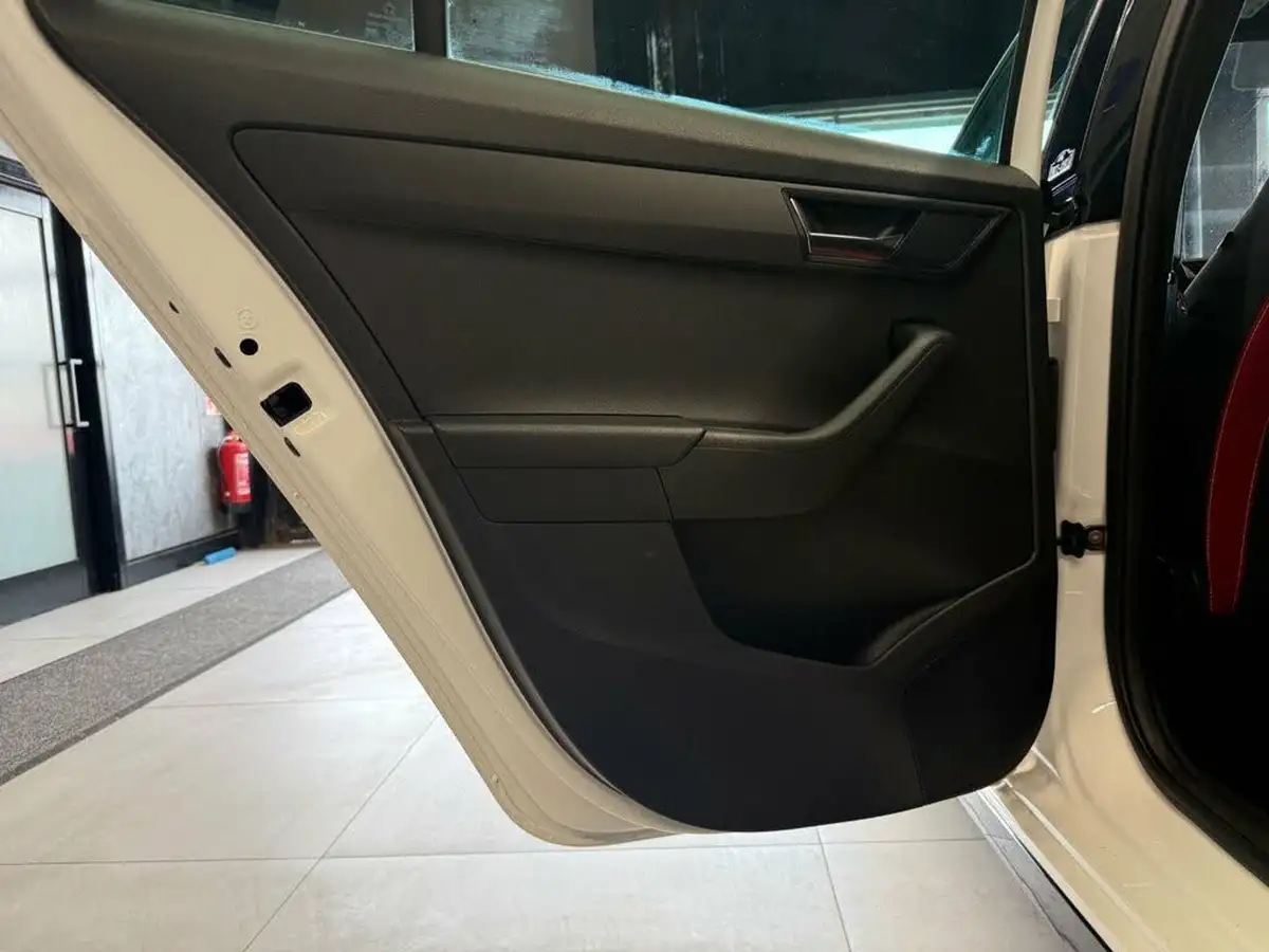 2018-skoda-fabia-10-tsi-monte-carlo-95ps-estate-big-28