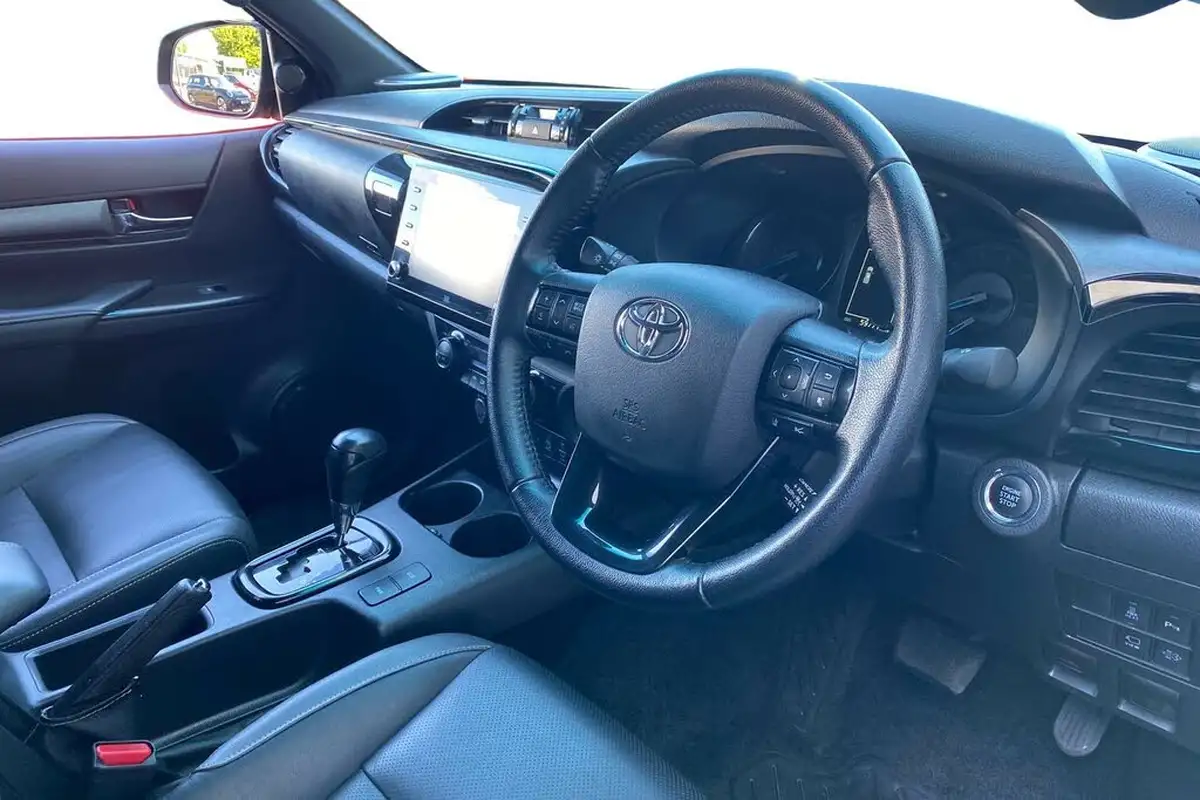 2022-toyota-hi-lux-28d-4d-invincible-x-at35-204hpeu6d-big-9