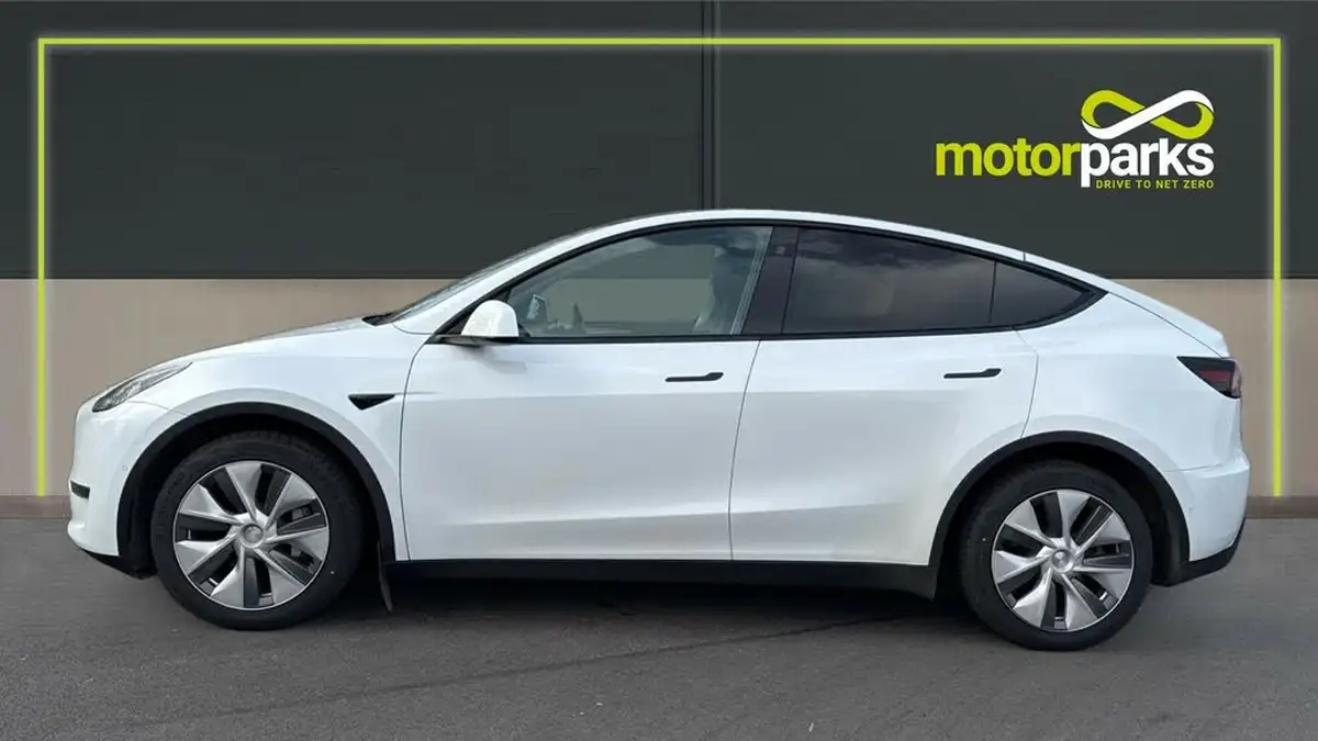 2022-tesla-model-y-e-long-range-big-5