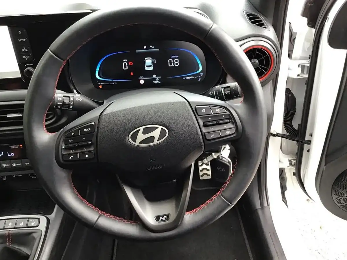2024-hyundai-i10-10-t-gdi-n-line-90ps-two-tone-roof-big-13