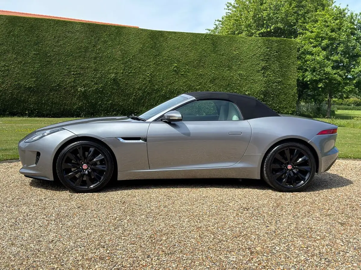 2013-jaguar-f-type-30-big-1