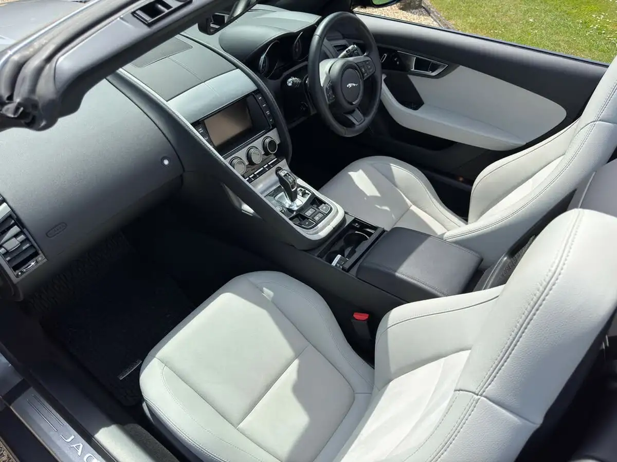 2013-jaguar-f-type-30-big-5