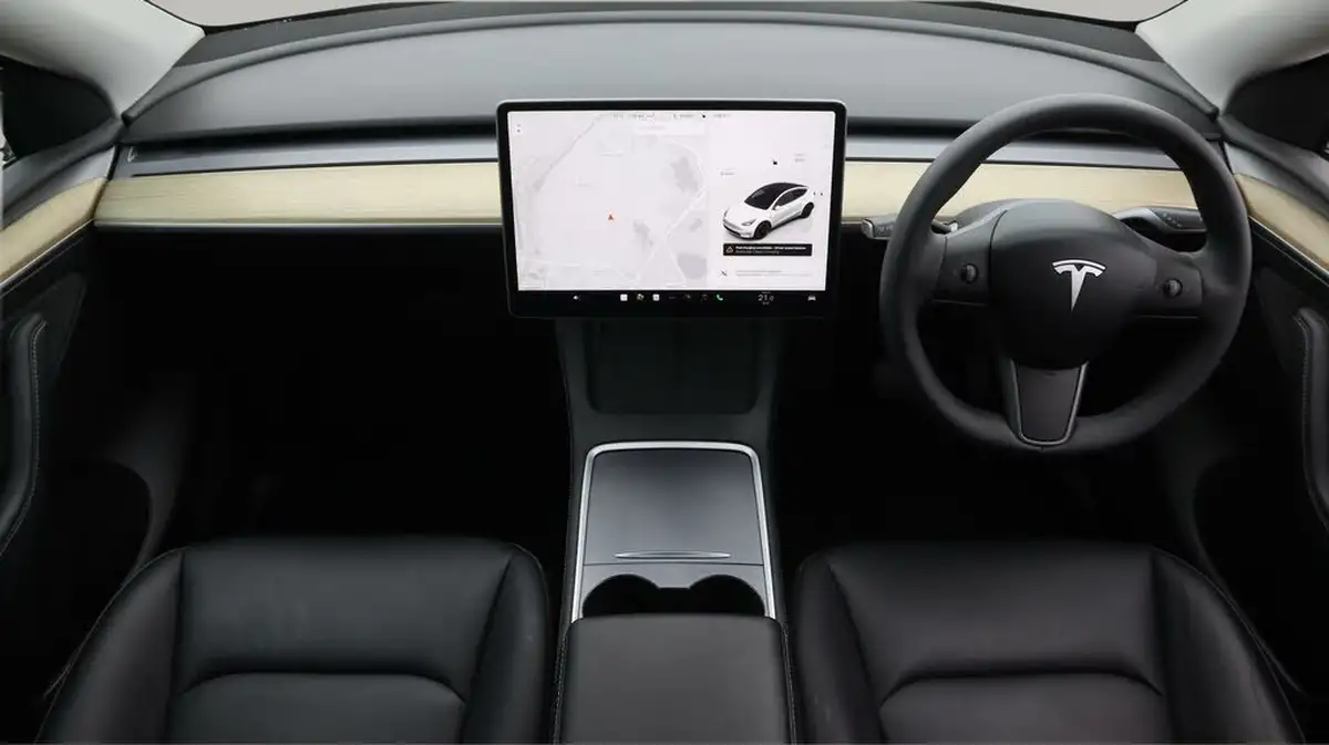 2023-tesla-model-y-e-long-range-big-13