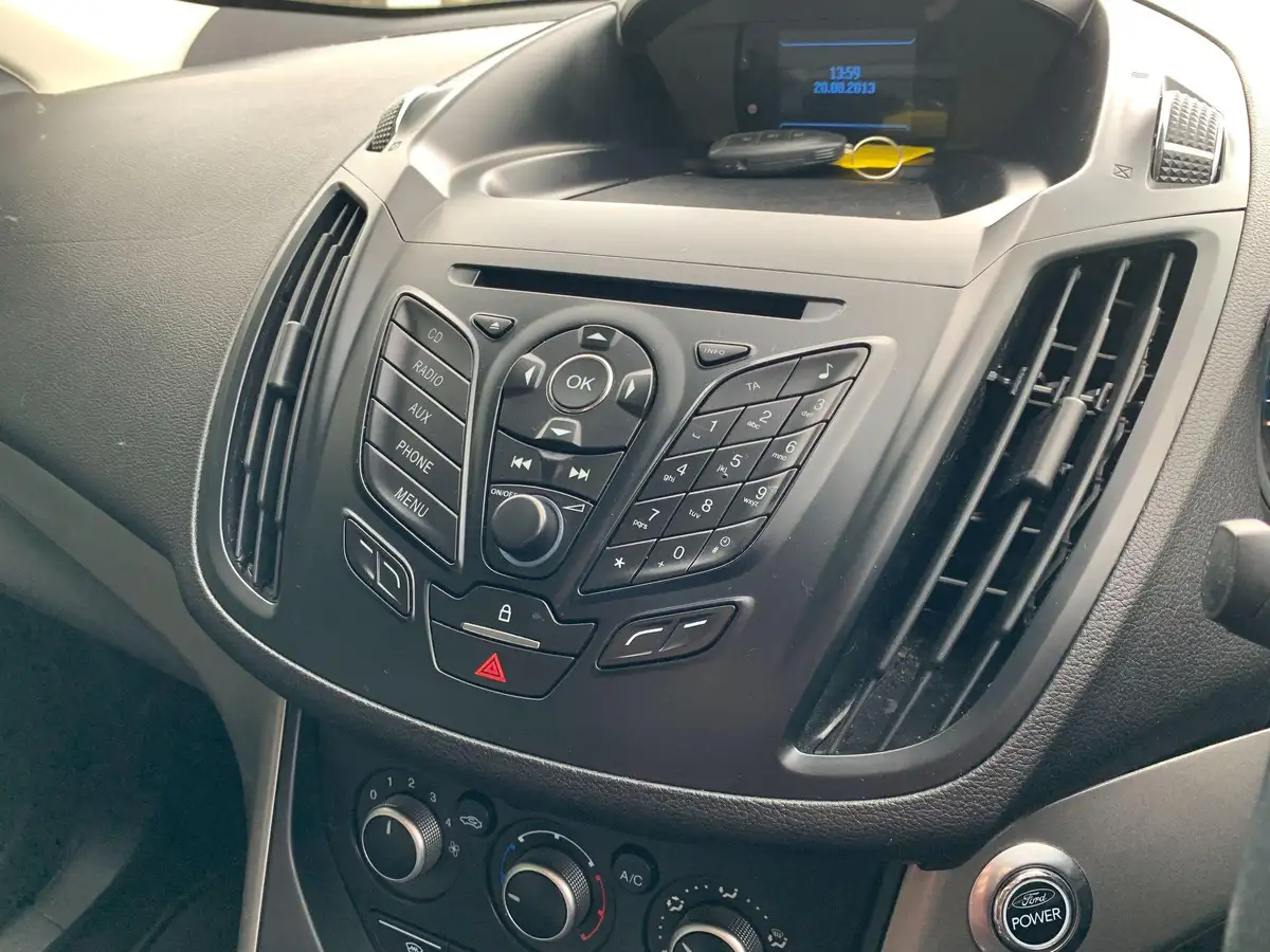 2013-ford-kuga-20tdci-zetec-big-8