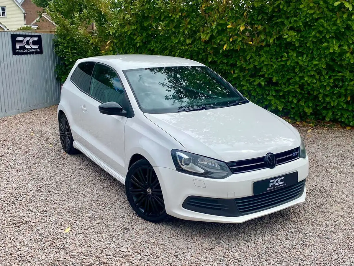 2013-volkswagen-polo-14-bluegt-3d-big-3