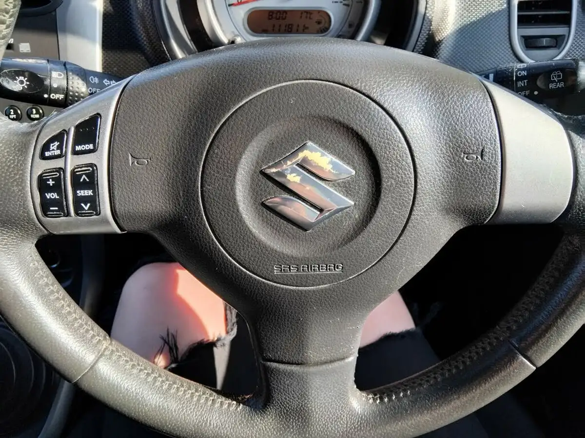 2008-suzuki-splash-12-gls-big-17