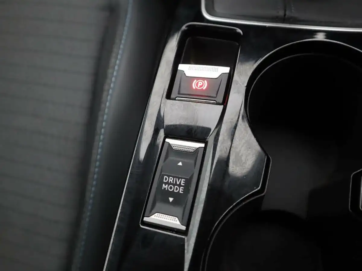 2020-peugeot-208-12-puretech-allure-100bhp-big-28