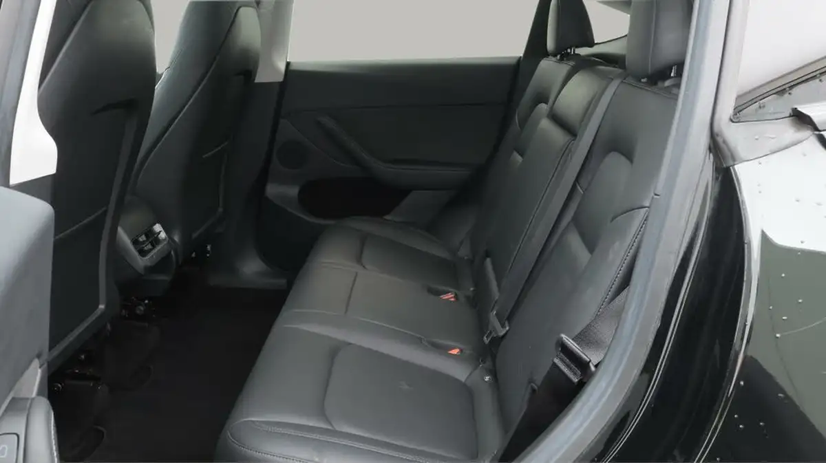 2022-tesla-model-y-e-long-range-big-16