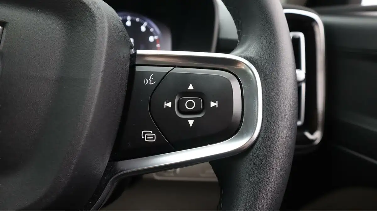 2022-volvo-xc40-20-b4-inscription-awd-big-24