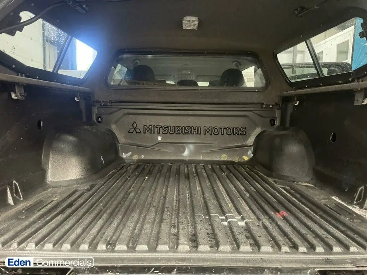 2020-mitsubishi-l200-22di-d-warrior-big-41