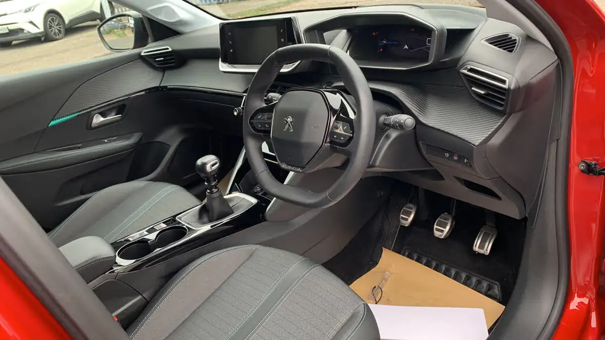 2023-peugeot-208-12-puretech-allure-premium-100ps-big-11