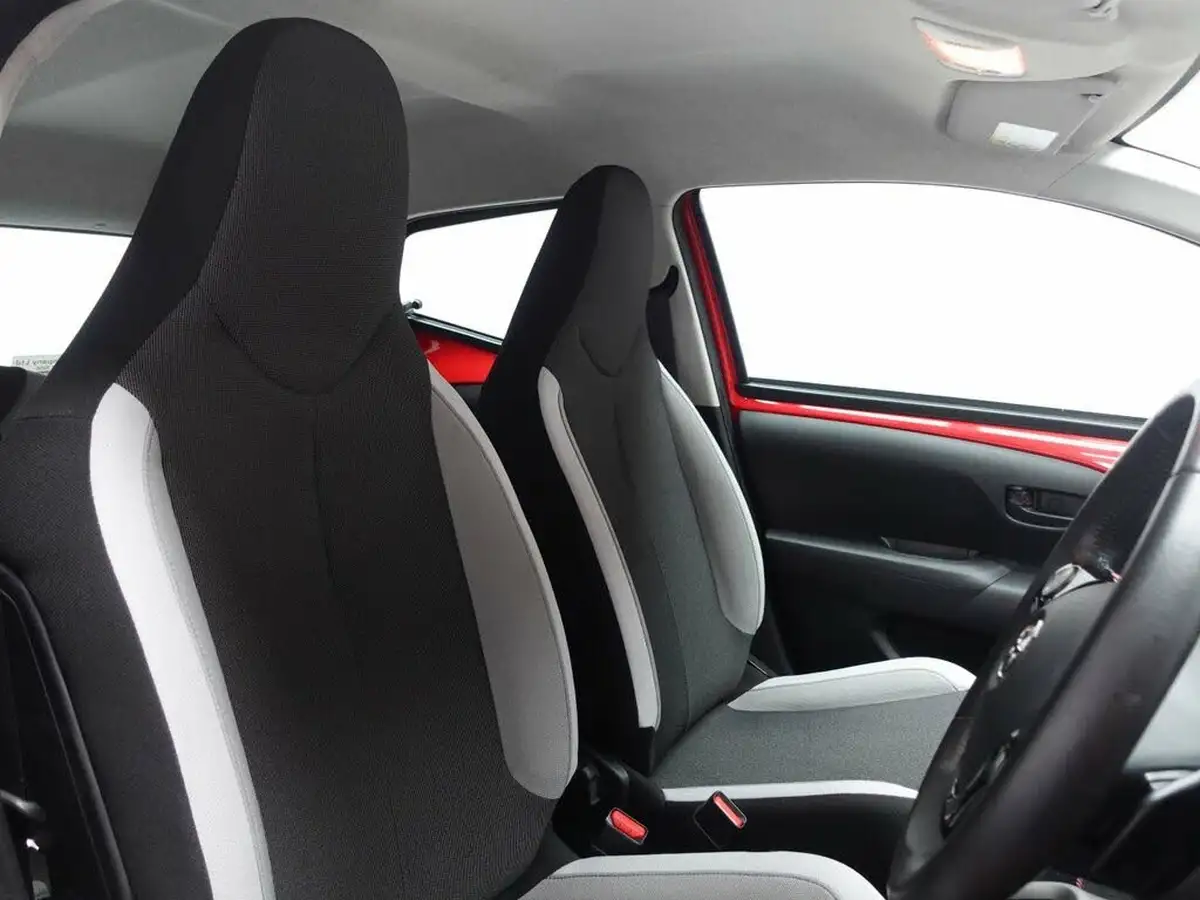 2015-toyota-aygo-10-vvt-i-x-play-5d-x-shift-big-1