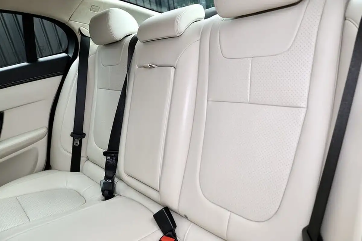 2014-jaguar-xf-30td-s-portfolio-saloon-4d-big-26