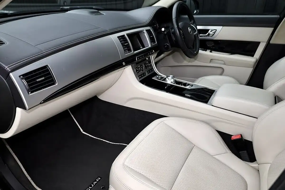 2014-jaguar-xf-30td-s-portfolio-saloon-4d-big-2