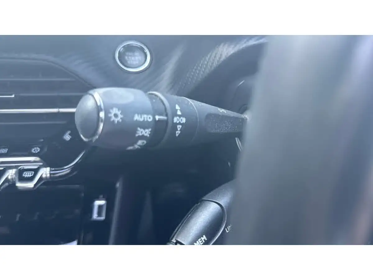 2022-peugeot-2008-suv-12-puretech-gt-big-46