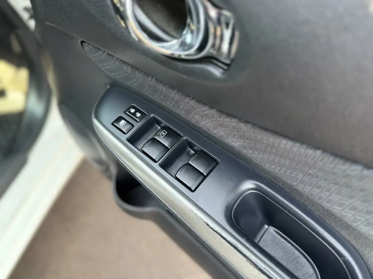 2014-nissan-note-12-tekna-cvt-big-13