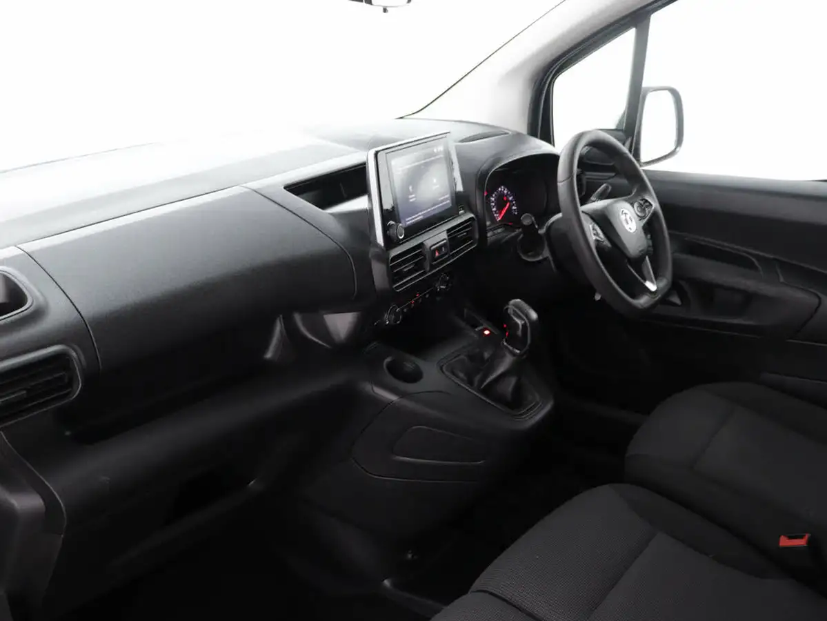 2021-vauxhall-combo-15cdti-griffin-2000-big-37